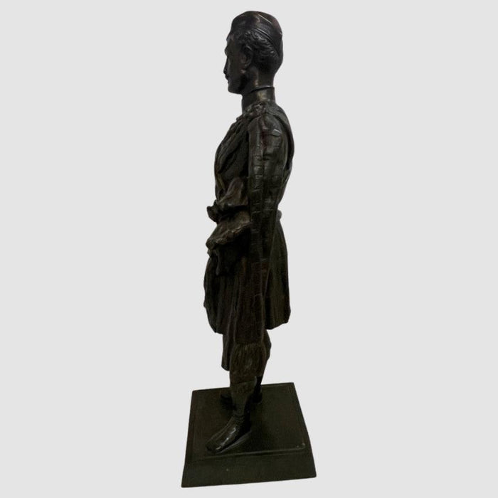 French Bronze Sculpture of a Scottish Soldier - Glen Manor Galleries 
